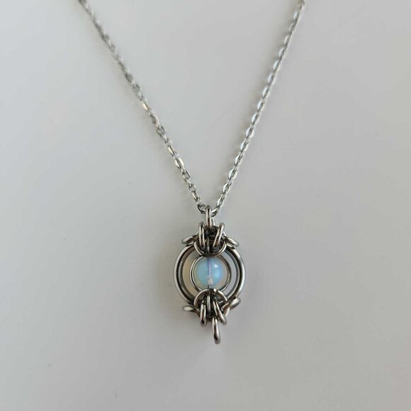Vintage Whimsical Medieval Fairy Opalite silver chainmail pendant necklace - Picture 8 of 9